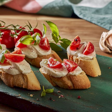 Przekąska po Włosku – Mozzarella, Pomidorki, Oliwa i Bazylia
